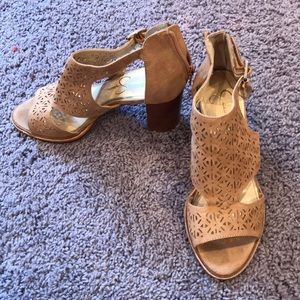 Tan heels size 6.5